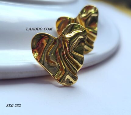 Heart-Shaped Gold-Plated Stud Anti-Tarnish Stainless Steel Earrings