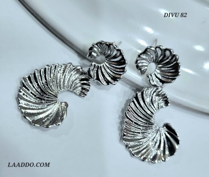 Just Lil Things Irregular Abstract Gold Pin Earrings
