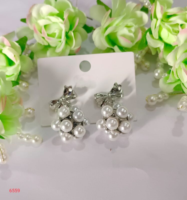 Silver Bow Pearl Clusters