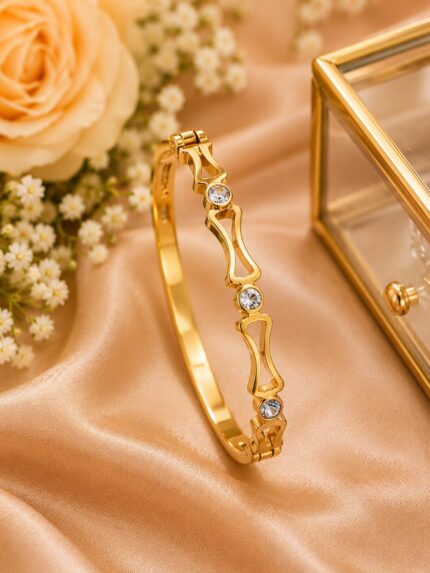 Elegant Gold Leaf Pattern Bracelet for Women | Premium Korean Style Fashion Bracelet