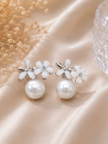 🤍 Floral Pearl Drop Earrings – Elegant White Blossom Statement Earrings