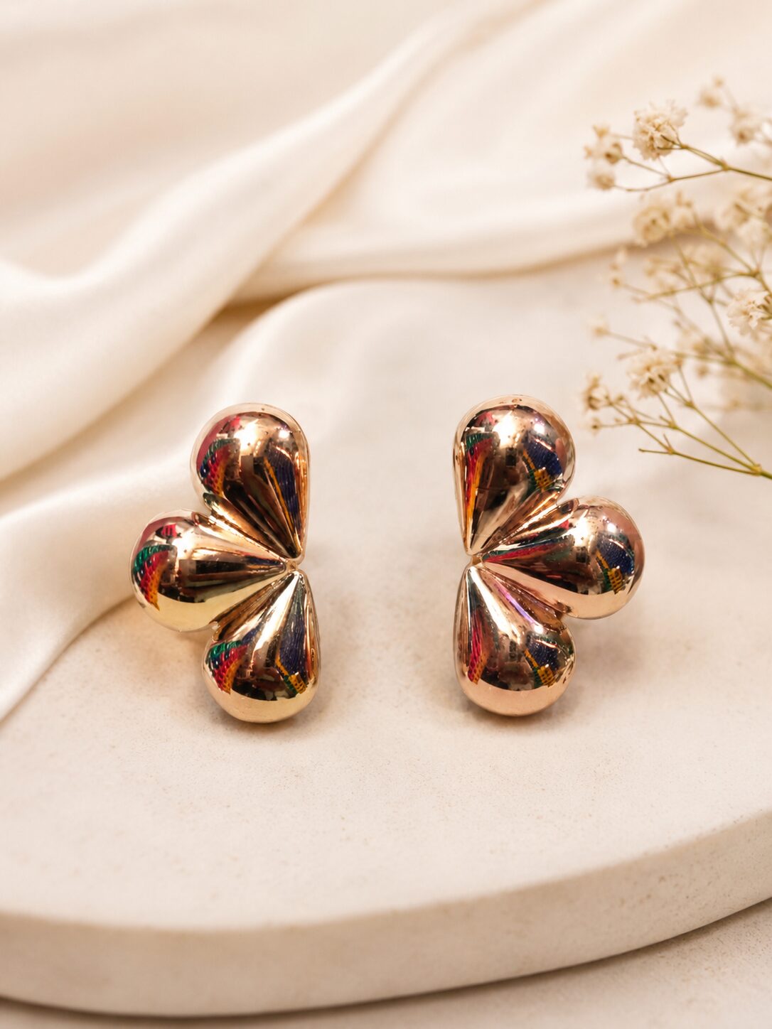2026/06/1001774581.jpg Premium Rose Gold Flower Earrings - Image 1