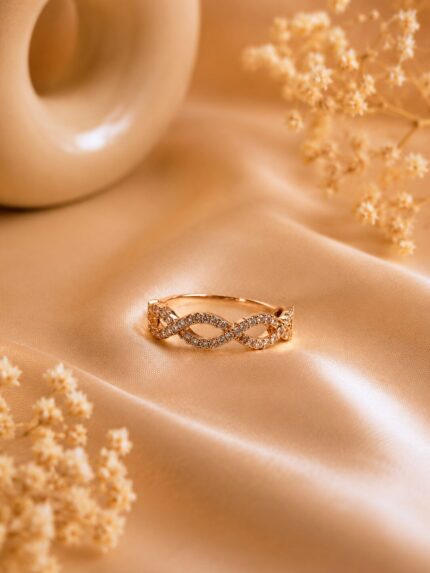 Elegant Infinity Loop Gold Ring