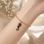 ✨ Elegant Seahorse Charm Bracelet – Gold-Tone Minimalist Wrist Bracelet for Women 🌊💛