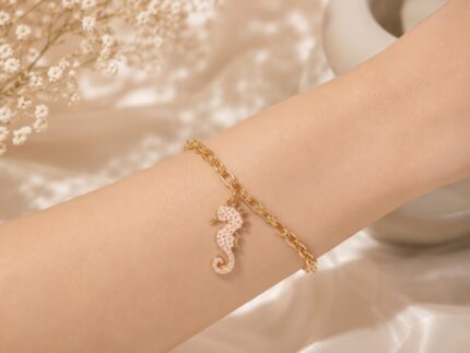 ✨ Elegant Pink Seahorse Charm Bracelet – Gold-Plated Minimalist Wrist Bracelet for Women 🩷🌊💛