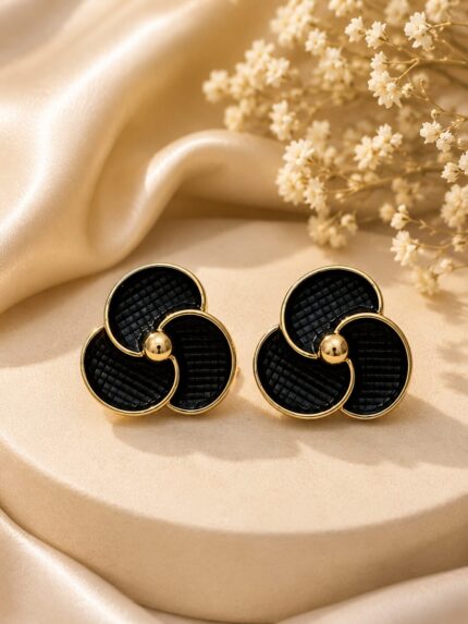 🖤 Elegant Black Floral Stud Earrings | Korean Style Gold-Tone Statement Earrings