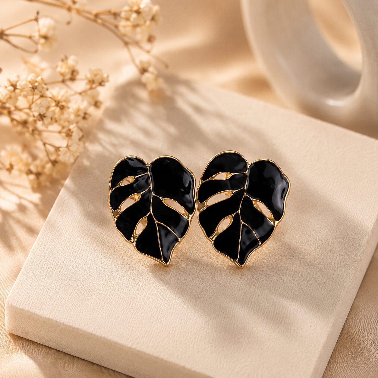 2026/07/17041.jpg Black Monstera Leaf Stud Earrings - Image 1