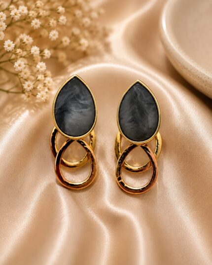 GOLDEN BLACK EARRINGS