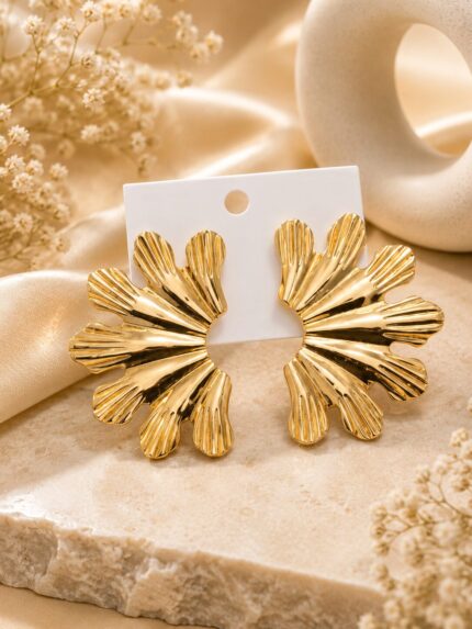 GOLDEN FLOWER EARRINGS