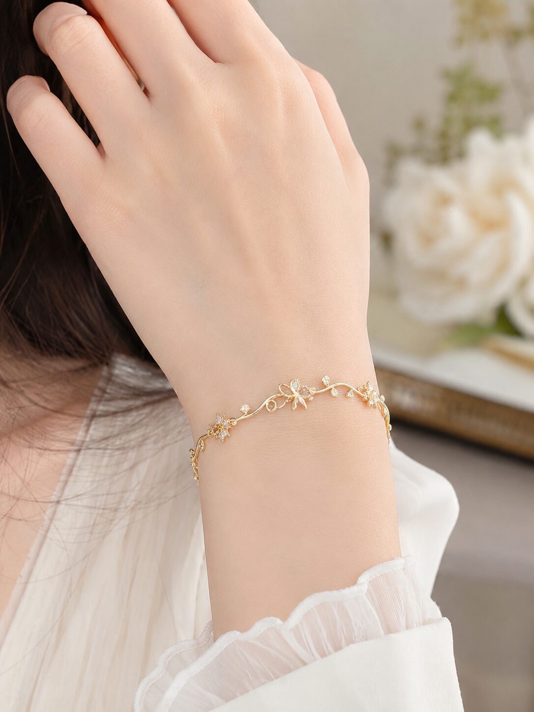 2026/08/1001772266.jpg Elegant Gold Floral Vine Bracelet ✨ - Image 1