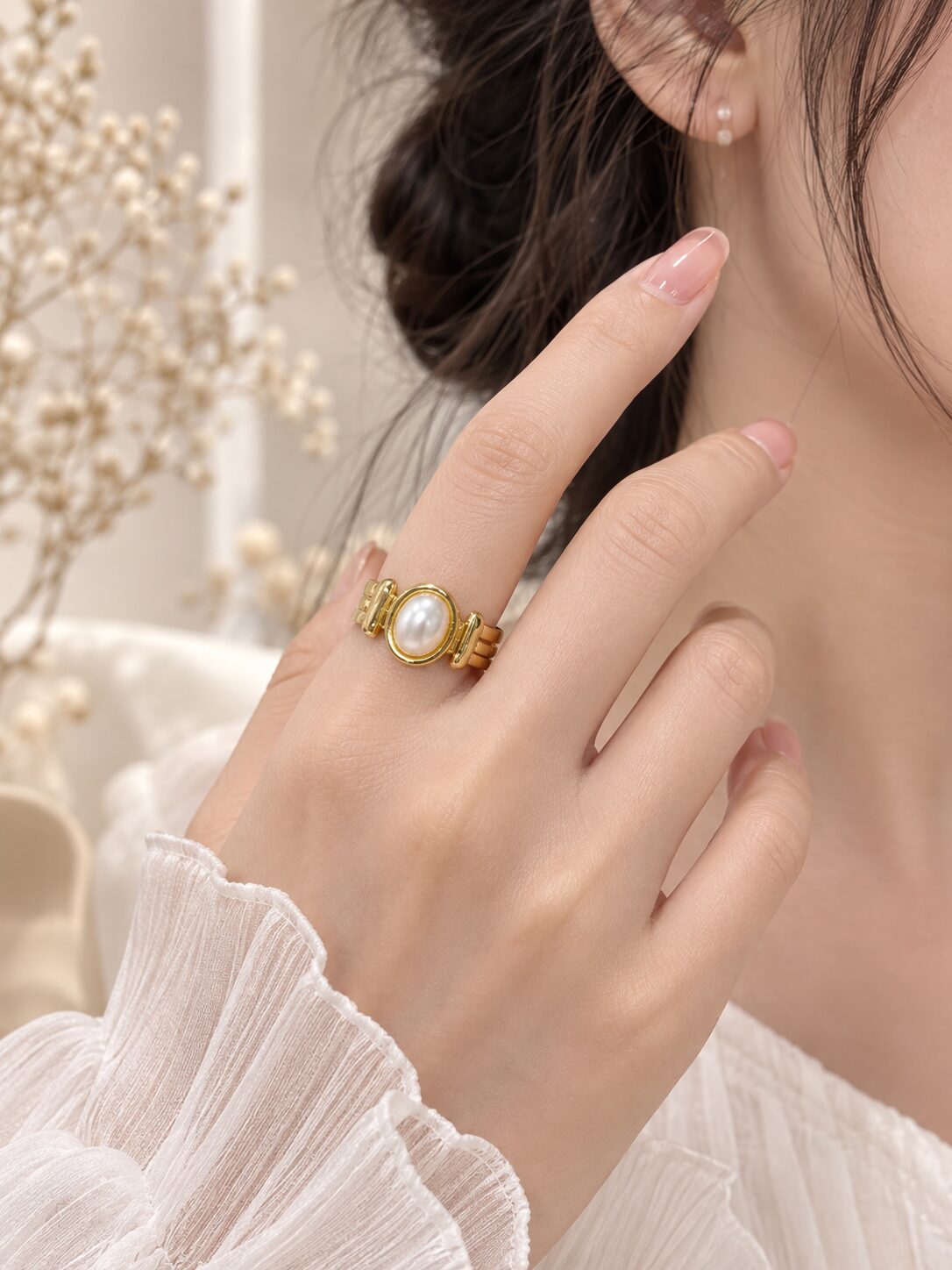 2026/08/1001775093.jpg Elegant Oval Pearl Gold Ring - Image 1