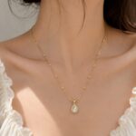 Elegant Gold Teardrop Pendant Necklace