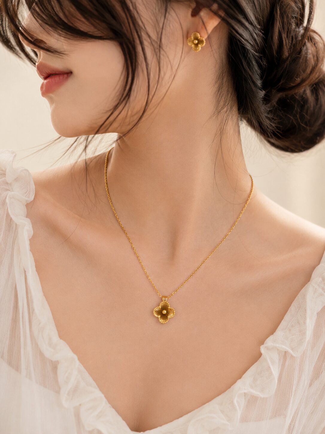 2026/08/1003577819.jpg Gold Clover Pendant Necklace Set - Image 1