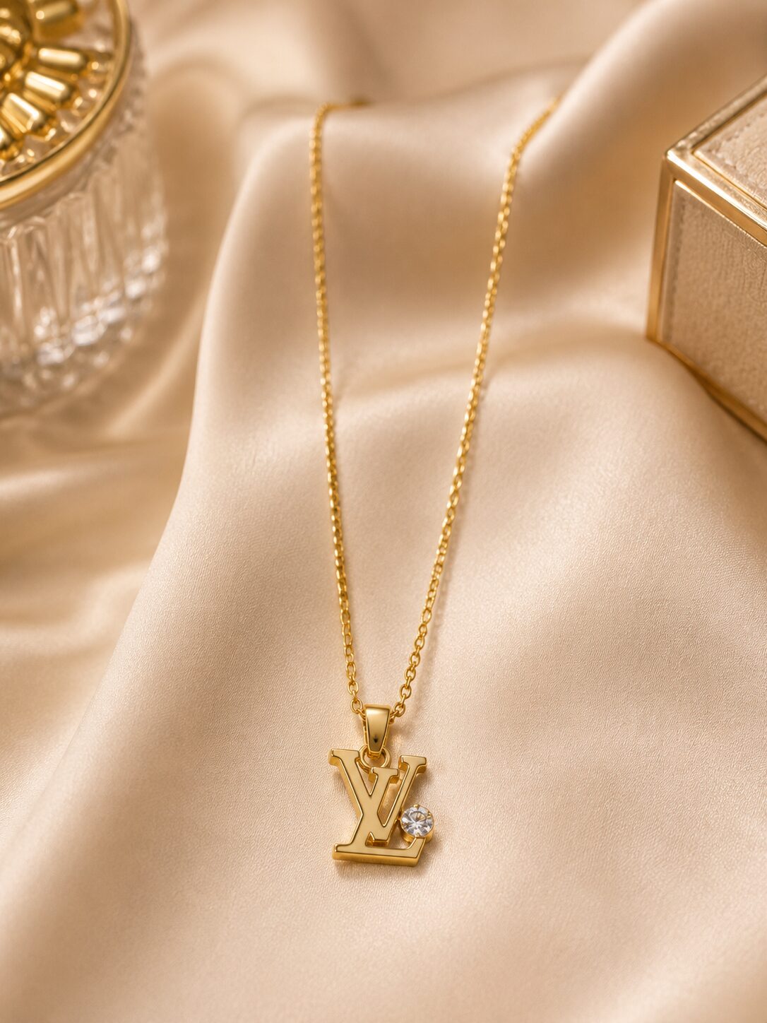2026/08/1003579444.jpg Elegant Gold Statement Pendant Necklace – Luxury Crystal Charm - Image 1
