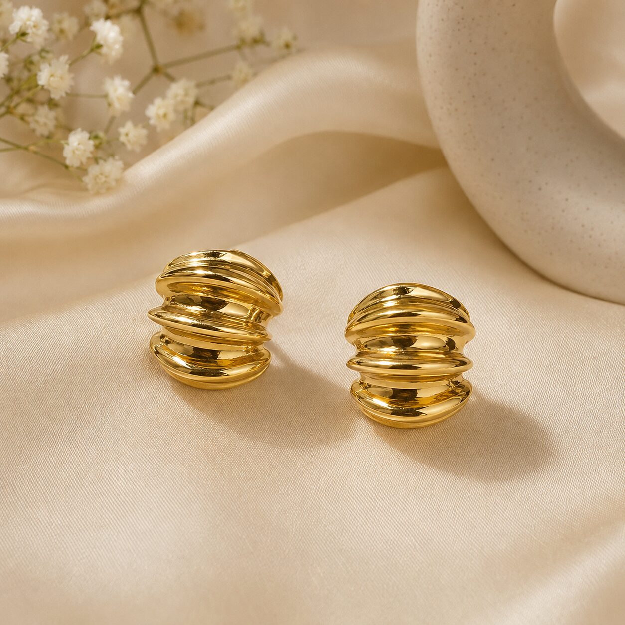 2026/08/17859.jpg Golden Sculpted Wave Stud Earrings - Image 1