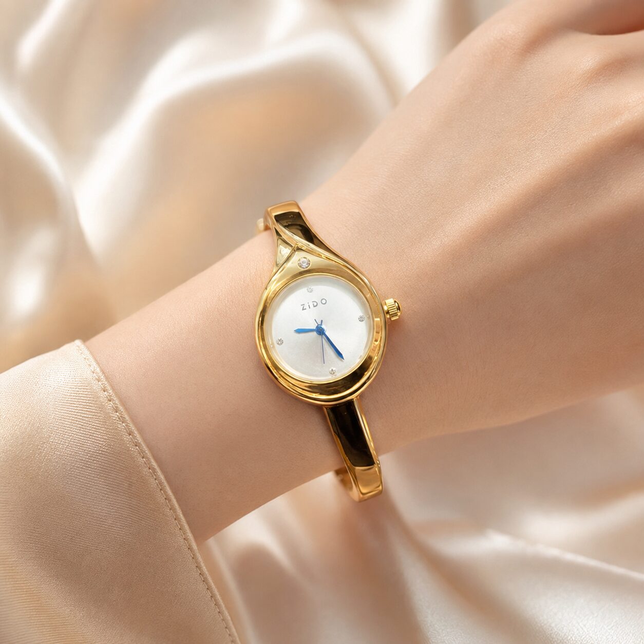 2026/08/18368.jpg Elegant Teardrop Gold-Tone Bangle Watch for Women - Image 1