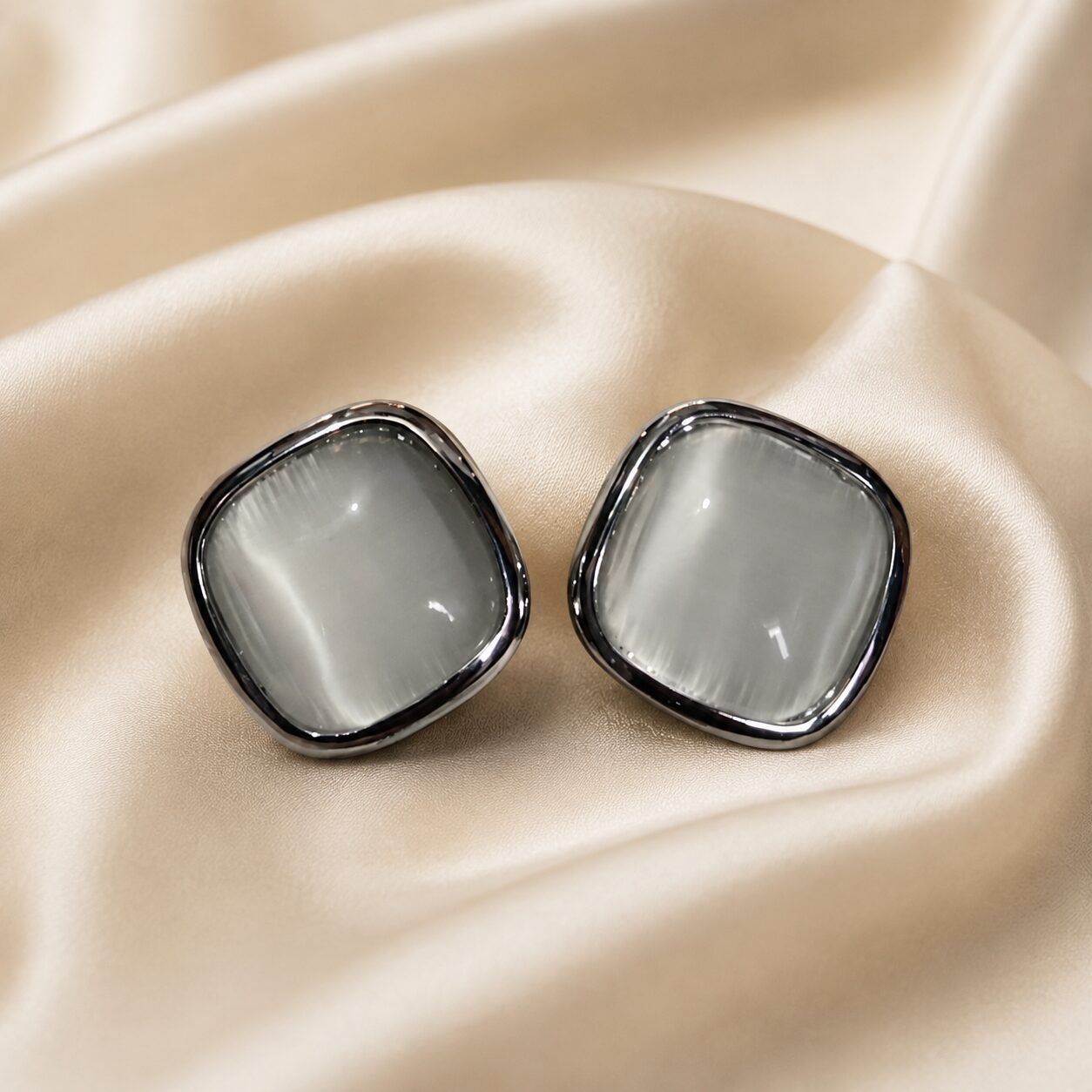 2026/08/18482.jpg Silver Grey Cat Eye Square Stud Earrings - Image 1