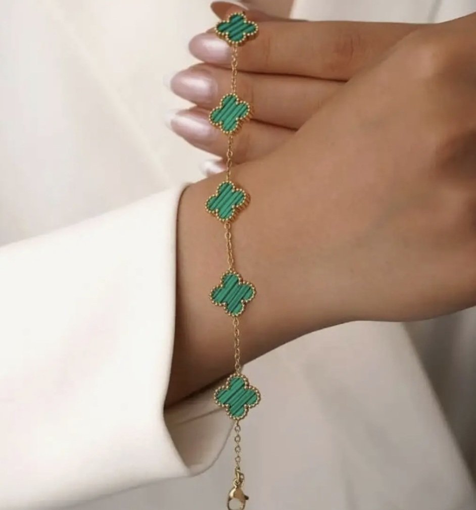 2026/08/459052.jpg GREEN CLOVER BRACELET - Image 1