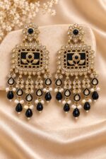 TRAD BLACK EARRINGS - Image 2