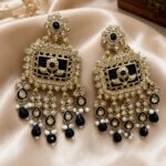 TRAD BLACK EARRINGS