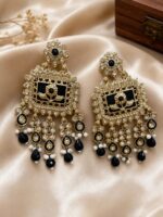 TRAD BLACK EARRINGS