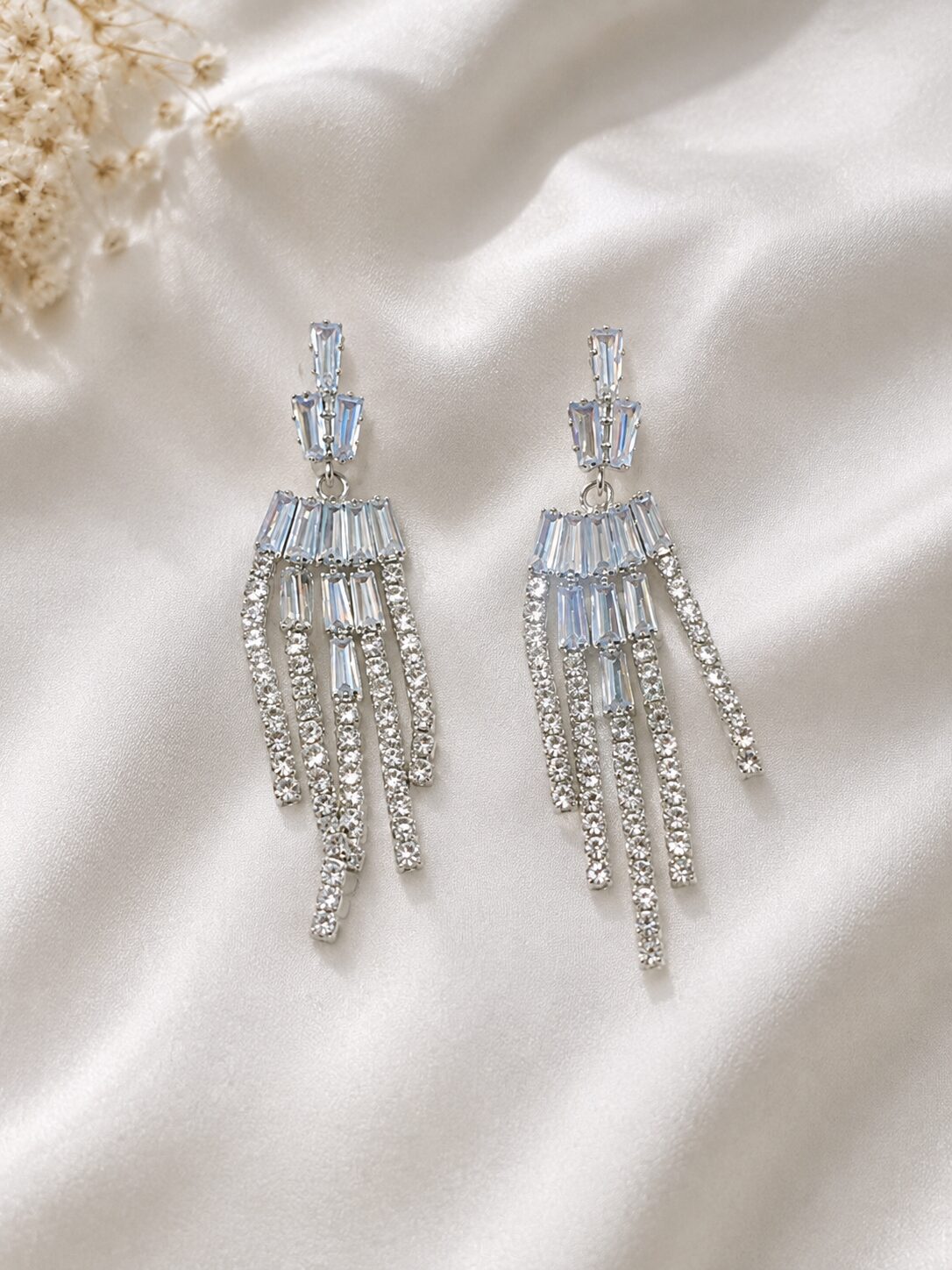 2026/09/1001782848.jpg Elegant Silver Crystal Chandelier Earrings - Image 1