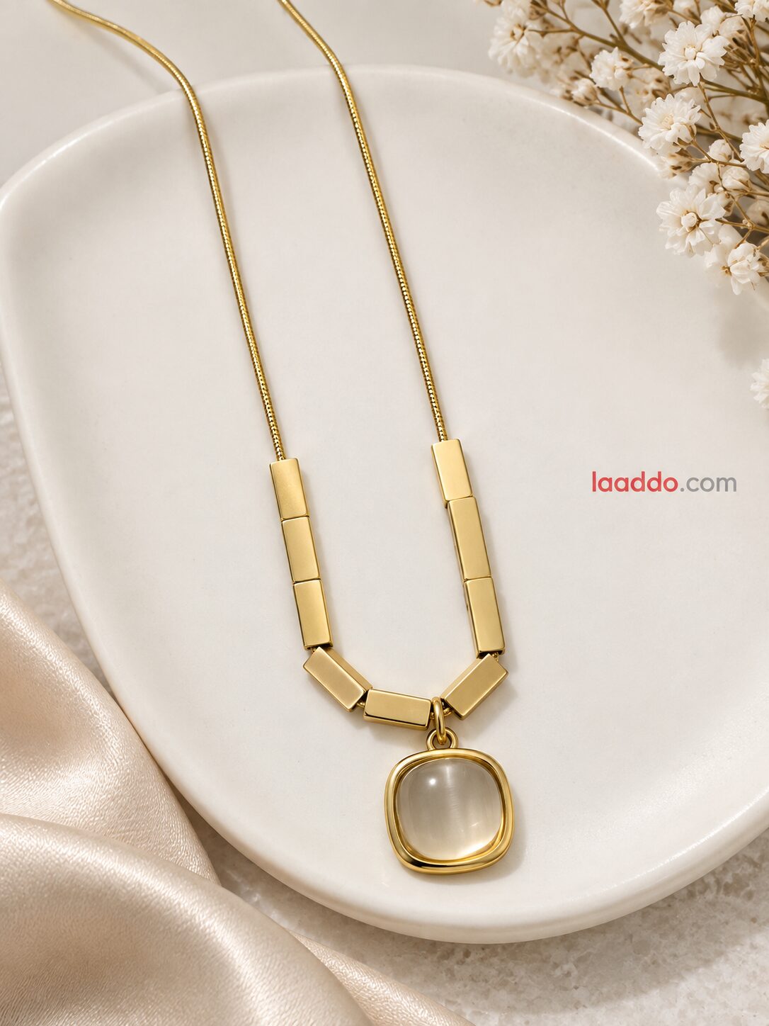 2026/09/1001793301.jpg Elegant Gold Geometric Pendant Necklace – Korean Style | Premium Statement Jewellery - Image 1