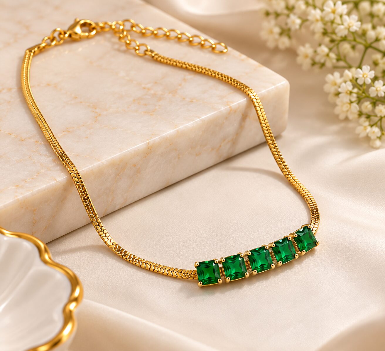 2026/09/1001797784.jpg Emerald Green Stone Gold-Tone Chain | Elegant Anti-Tarnish Statement Necklace - Image 1