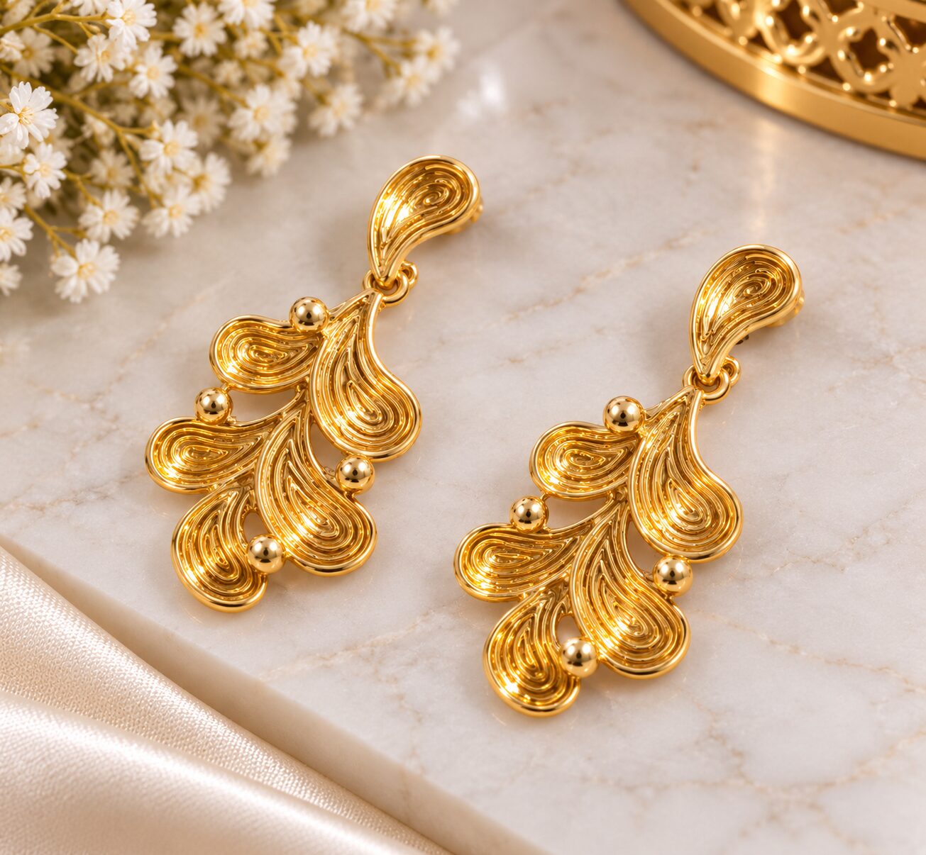 2026/09/1003580087.jpg Elegant Golden Filigree Drop Earrings - Image 1