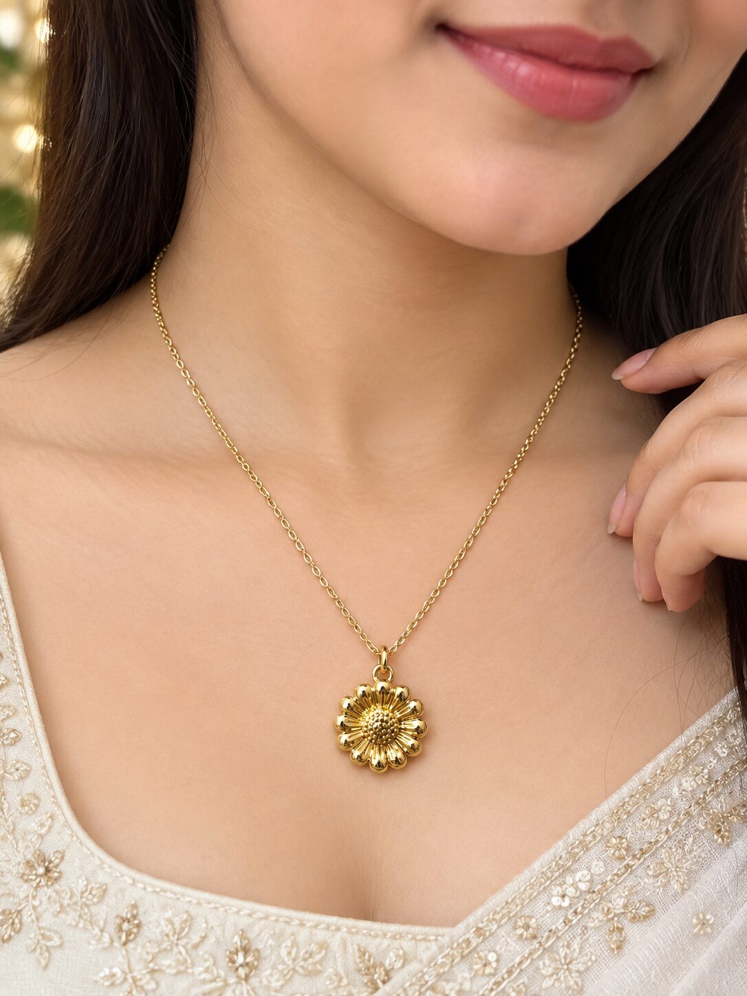 2026/09/1003580307.jpg Elegant Gold Flower Pendant Necklace - Image 1