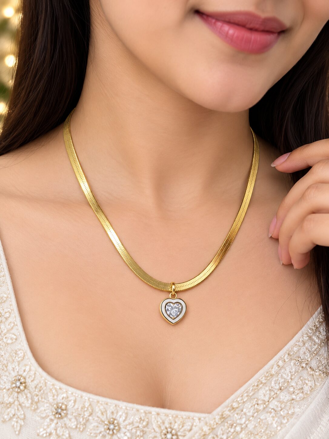2026/09/1003580311.jpg Elegant Gold Heart Pendant Necklace - Image 1