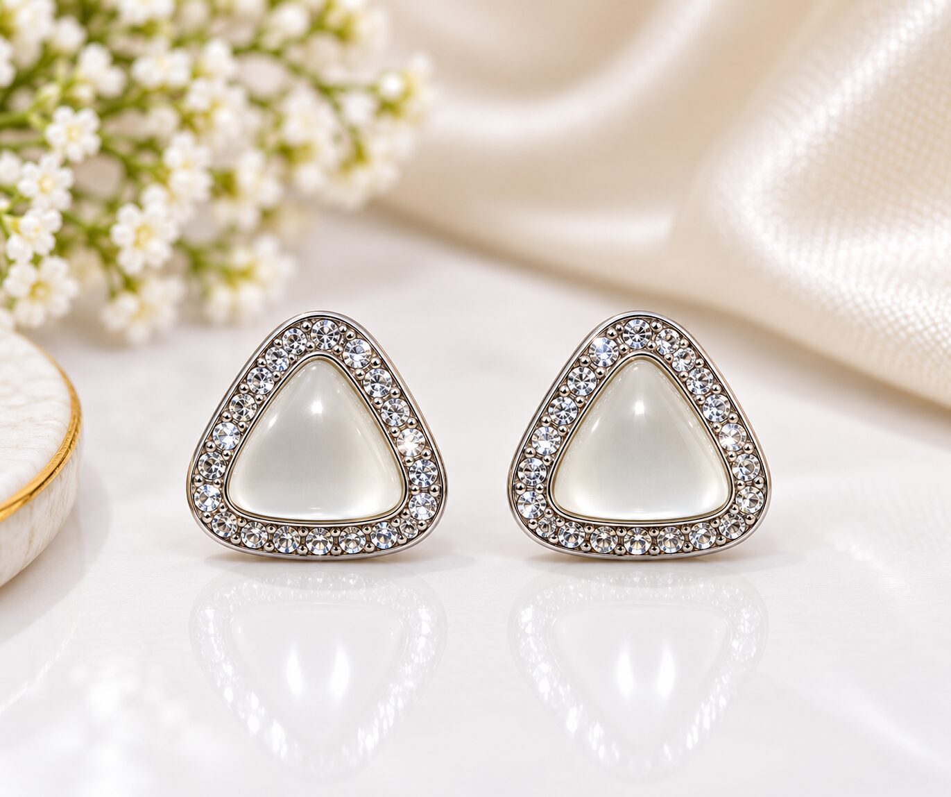 2026/09/1003580377.jpg Elegant Triangular Pearl Stud Earrings ✨ - Image 1
