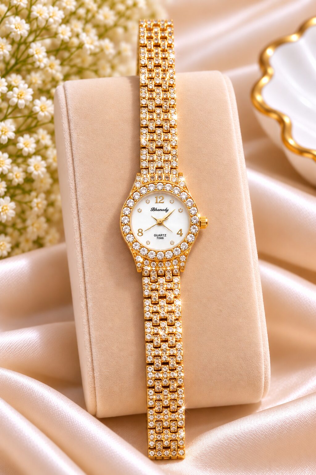 2026/10/1001801384.jpg Luxury Gold-Tone White Dial Crystal Watch – Elegant Women’s Rhinestone Wristwatch - Image 1