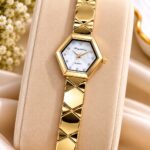 Luxury Gold-Tone Hexagonal Dial Watch – Elegant Women’s Bracelet Wristwatch
