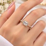 Elegant Emerald-Cut Solitaire Ring – Sparkling Halo Korean Style