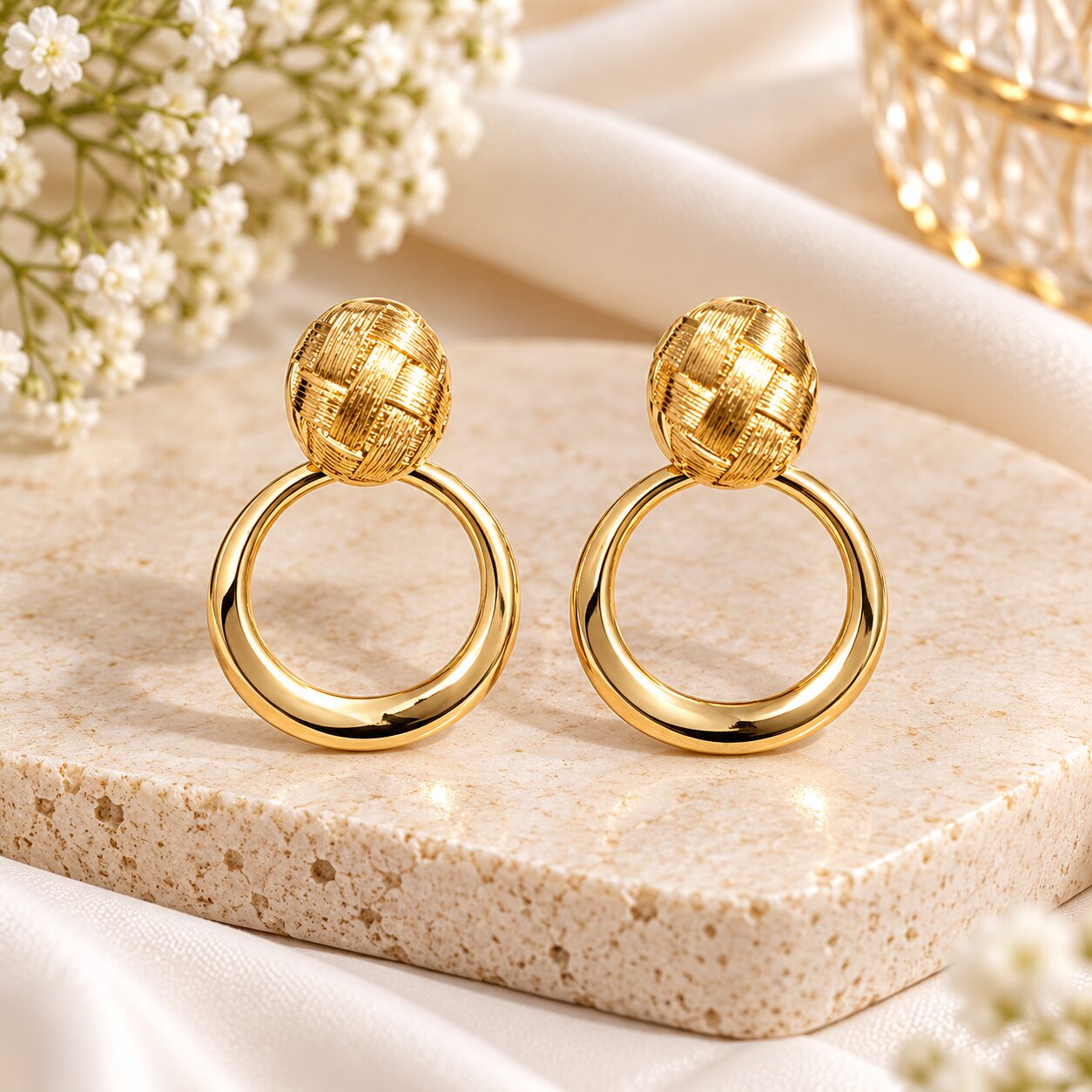 2026/10/1003582290.jpg Elegant Gold-Plated Textured Hoop Earrings - Image 1