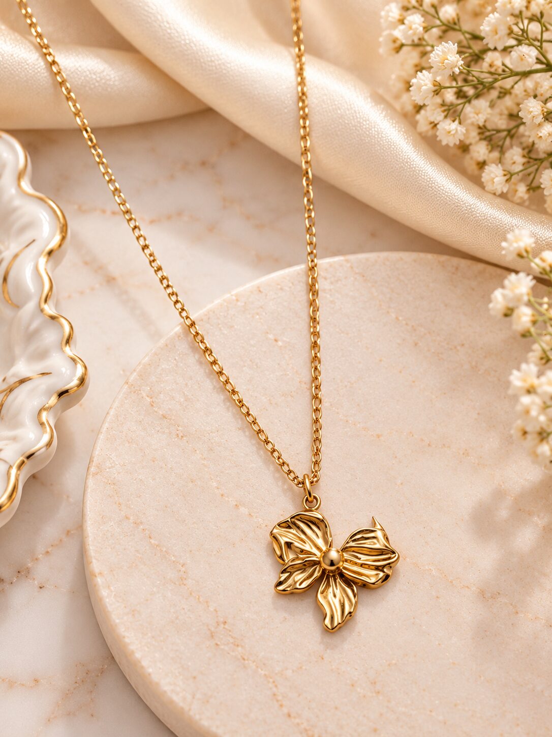 2026/10/1003582670.jpg Elegant Gold Tone Flower Pendant Necklace for Women – Stainless Steel Floral Charm Minimalist Jewellery - Image 1